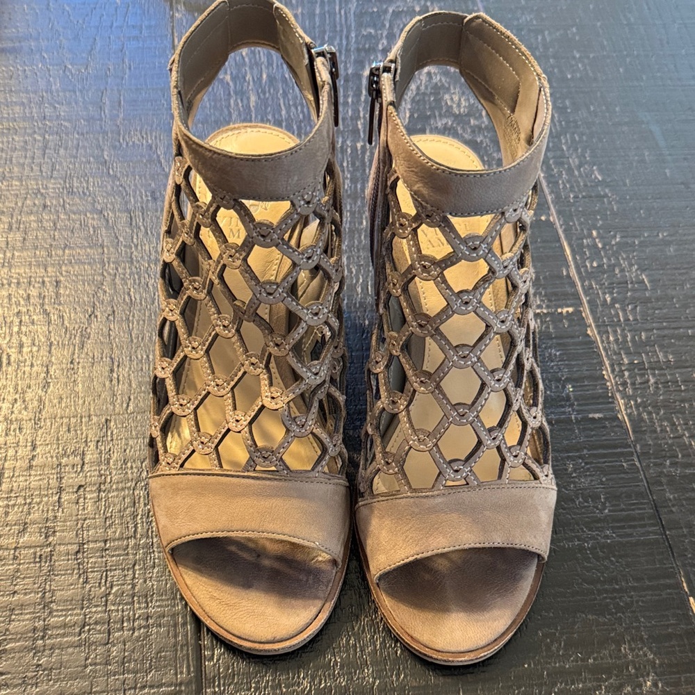 Vince Camuto Taupe Open-Toe Ankle Booties Heels size 7.5